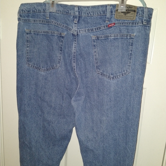 Wrangler Blue Medium Wash Denim Jeans Men's sz 42x34. - Picture 4 of 6